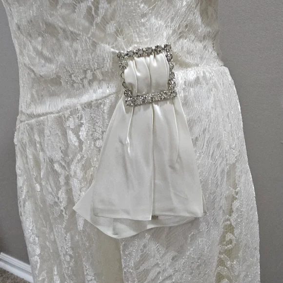 Vintage Wedding Dress - Picture 3 of 8